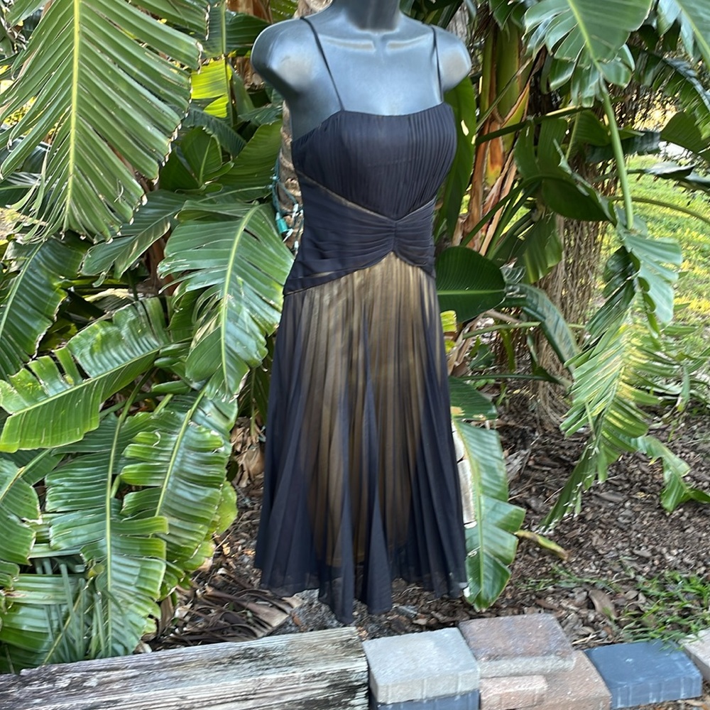 Sue Wong little black dress with gold metallic undertones - Picture 4 of 8